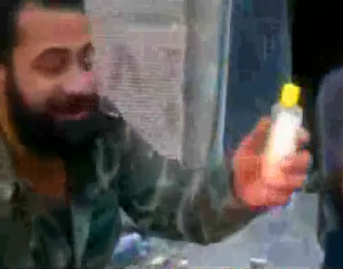 بالفيديو : جنود الأسد يتهكمون على النظام ومعنوياتهم منحطة بالفيديو : جنود الأسد يتهكمون على النظام ومعنوياتهم منحطة
