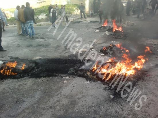 إغلاق شارع البارحة في إربد احتجاجا على مقتل شاب ( صور ) إغلاق شارع البارحة في إربد احتجاجا على مقتل شاب ( صور )