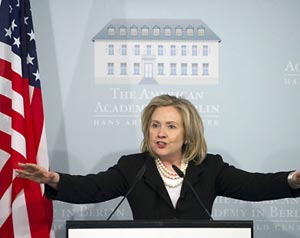 كلينتون تدعو لاستئناف مفاوضات السلام    