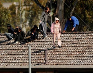 أحداث شغب بمركز لاجئين بأستراليا    