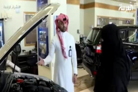 بالفيديو: كيف ستتصرف السعوديات عند تعطل سيارتهن على الطريق؟