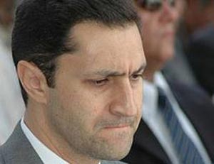 علاء مبارك يتبرأ من والده أمام المحققين
