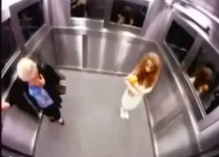 شبح في المصعد