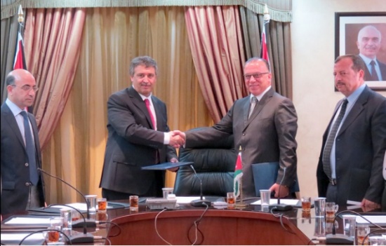 اتفاقية بين "العمل" وغرفة الصناعة لانشاء مراكز تشغيل