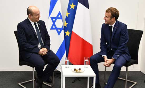بينيت يناقش مع ماكرون قضية "بيغاسوس" والملف النووي الإيراني