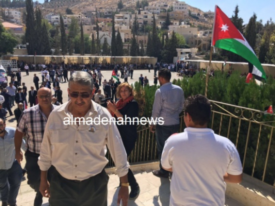 صور من تشييع الكاتب ناهض حتر