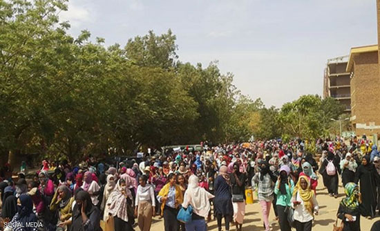 الإفراج عن 38 ناشطة سياسية وحقوقية في السودان الإفراج عن 38 ناشطة سياسية وحقوقية في السودان