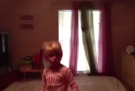 شاهد.. ماذا فعل بابنته!