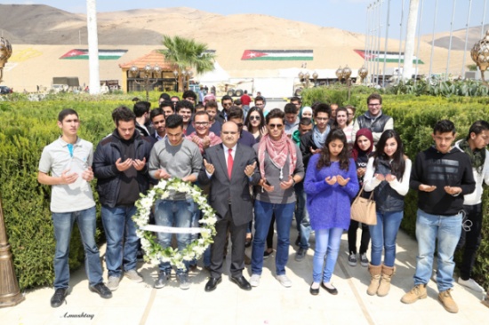 وفد طلابي من الجامعة الألمانية الأردنية يزور موقع معركة الكرامة