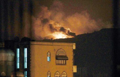 طائرات “عاصفة الحزم” تقصف مطار صنعاء ومعسكر موالي للحوثيين في أرحب