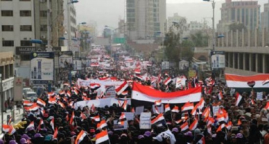 مناهضو الحوثيين باليمن يحتشدون في عدة مدن: "الثورة مستمرة"