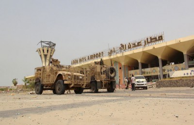 مسؤول يمني: وصول عدد من وزراء الحكومة إلى مطار عدن مسؤول يمني: وصول عدد من وزراء الحكومة إلى مطار عدن