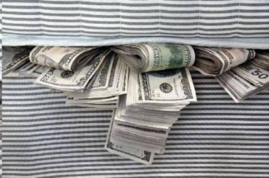 العثور على 20 مليون دولار في حشوة فراش!