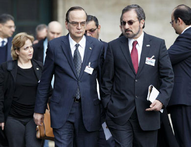 ديلي تليغراف: الإئتلاف السوري المعارض ضم مقاتلين من ساحة المعركة إلى وفده لمحادثات جنيف