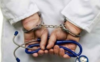 شاب بمؤهل "دبلوم صنايع" يشتغل طبيب مخ وأعصاب ويفتح عيادة خاصة شاب بمؤهل "دبلوم صنايع" يشتغل طبيب مخ وأعصاب ويفتح عيادة خاصة