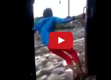 شاهد ... لحظات سقوط مراهق من قطار سريع