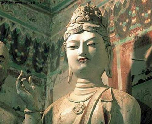 صيني توقف ليتبول فعثرعلى تمثال أثري !