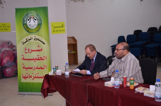 الرعود يسلم الحقائب المدرسية للفقراء