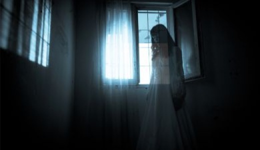 "شبح" يلكم امرأة تشيلية ويوقعها أرضاً "شبح" يلكم امرأة تشيلية ويوقعها أرضاً