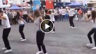 بالفيديو: شاهد وصلة رقص نسائية فى الطريق العام تشعل مواقع التواصل