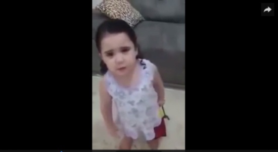 طفلة تريد الهرب من منزلها لتبحث عن زوج ... والسبب أبكى وأضحك أمها