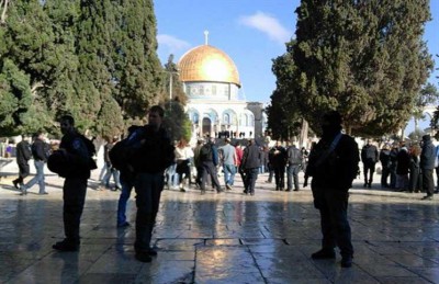 اقتحام مسلح لساحات المسجد الأقصى اقتحام مسلح لساحات المسجد الأقصى
