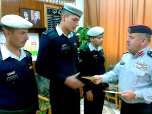الدفاع المدني يكرم ثلاثة من افراده بالكرك 