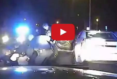 فيديو : رجل أسود أعزل يتعرض للضرب من طرف الشرطة