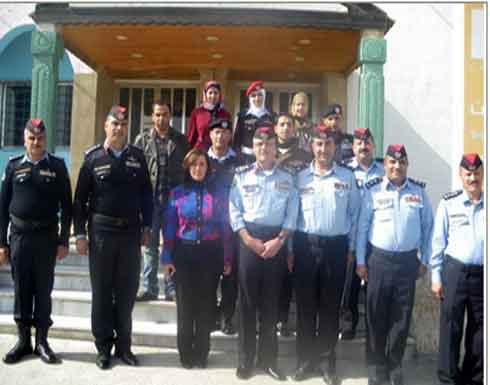 تخريج دورة لمرتبات الأمن العام لكيفية التعامل مع المكفوفين