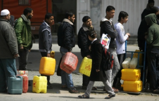 تحذيرات من كارثة إنسانية وشيكة بغزة لتفاقم أزمة نقص الوقود