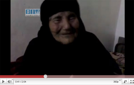 عجوز من درعا ترثي ابنها الذي قتله الأمن السوري ( شريط حزين جدا ) عجوز من درعا ترثي ابنها الذي قتله الأمن السوري ( شريط حزين جدا )