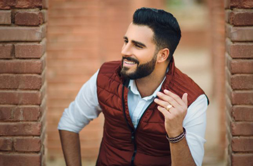 بالفيديو : طوني قطان يتجاوز الثلاثة ملايين مشاهدة باغنيته "بعشقك صدقني"