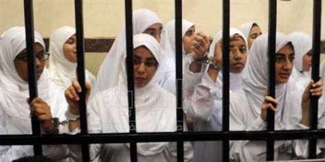 محمد حسان يندد بسجن الفتيات المعارضات للانقلاب