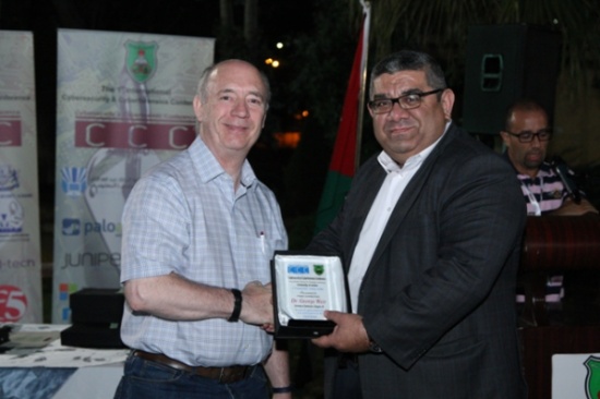 توصيات تدعو إلى بناء مسار واضح لأمن الحاسوب من خلال المنح الدراسية و برامج التدريب