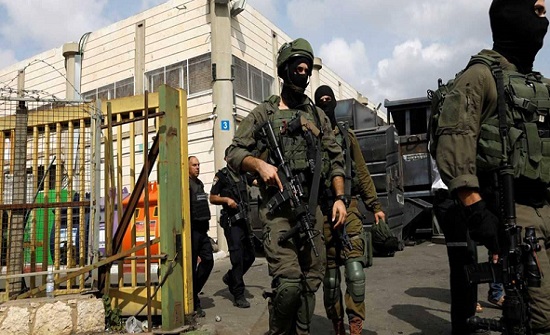 مقتل فلسطيني بزعم "محاولة طعن" جندي