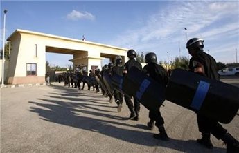 اغلاق معبر رفح لليوم الثالث والجيش المصري يواصل هدم الانفاق