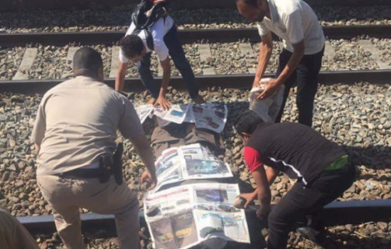 صور مؤلمة.. قطار يفصل رأس رجل عن جسده!!