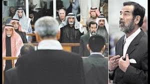 شاهد رفاق صدام حسين كم يحترمونه أثناء دخوله قاعة المحكمة
