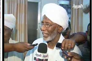 بعد الإفراج عنه.. الترابي يدعو إلى تغيير شامل للنظام السياسي في السودان