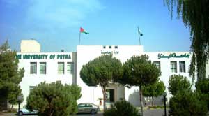 جامعة البترا تقيم أسبوع فني "نحو بيئة خضراء "