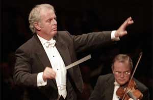 الموسيقار العالمي بارنبويم يقود اوركسترا تضامنية من اجل السلام في غزة 