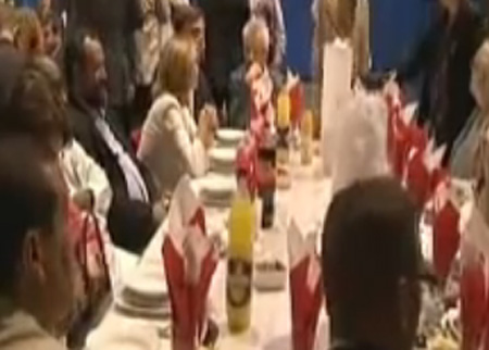 لأول مرة في فرنسا محطة تلفزيونية تبث الآذان 5 مرات يومياً