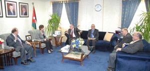 الجامعة الهاشمية تبحث سبل توفير سكن للطلبة والعاملين فيها 