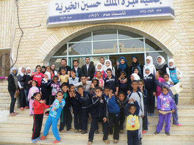 وفد من جامعة العلوم و التكنولوجيا يزور مبرة الحسين للأيتام 