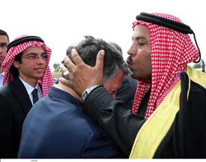 الملك في لواء الأغوار الشمالية ويستقبل مبعوث الرباعية والمدير التنفيذي للأمم المتحدة (صور) الملك في لواء الأغوار الشمالية ويستقبل مبعوث الرباعية والمدير التنفيذي للأمم المتحدة (صور)