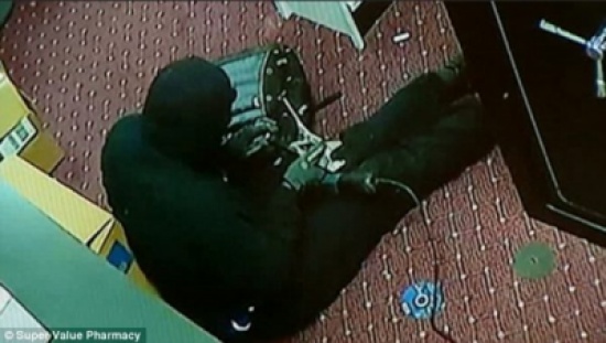 خادمة سَرَقَتْ خزينة بها 22 قطعة ذهبية من منزل مخدومها .. لن تصّدقوا ماذا فعلت بها! خادمة سَرَقَتْ خزينة بها 22 قطعة ذهبية من منزل مخدومها .. لن تصّدقوا ماذا فعلت بها!