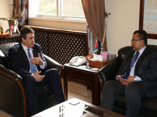 القطامين يبحث سبل تعزيز التعاون السياحي مع السفير الماليزي