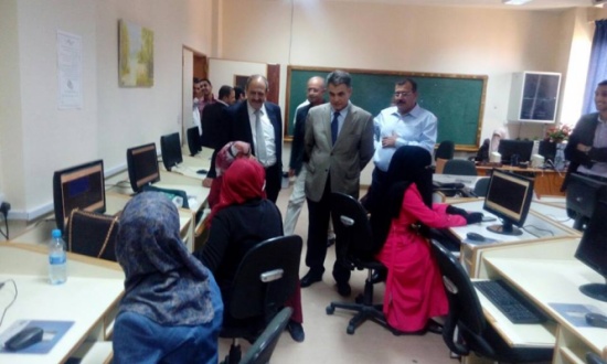 الدكتور الزعبي يتفقد كلية معان الجامعية