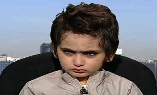شاهد.. طفل يضيق ذرعاً بمقابلة مع “العربية” وينهيها غاضبا: “أزعجتوني” شاهد.. طفل يضيق ذرعاً بمقابلة مع “العربية” وينهيها غاضبا: “أزعجتوني”