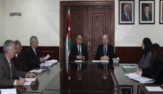 اجتماع في وزارة العمل لتشغيل عدد من الباحثين الاردنيين عن العمل